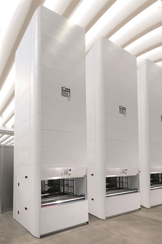 Modula Slim: een compact verticaal magazijn - Vanas Engineering
